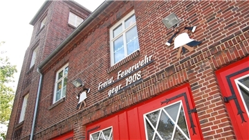 Das Feuerwehrhaus in Einswarden genügt nicht mehr heutigen Anforderungen. Auch die Truppe ist zu klein. Eine Zusammenlegung mit Blexen könnte viele Probleme lösen, sagt ein Gutachten. 