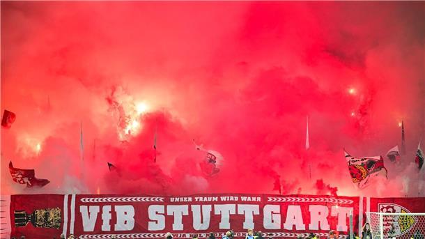 Fans zündeln: Sechsstellige Geldstrafe für VfB Stuttgart Das Feuerwerk kommt den VfB Stuttgart teuer zu stehen.