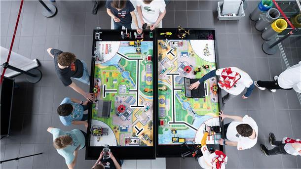 Das „First Lego League“-Finale findet mit Teams aus Deutschland, Österreich und der Schweiz am 24. und 25. März in Dresden statt. Die Teilnehmer bauen ein motorisiertes Lego Modell zum Thema „Energie der Zukunft“.