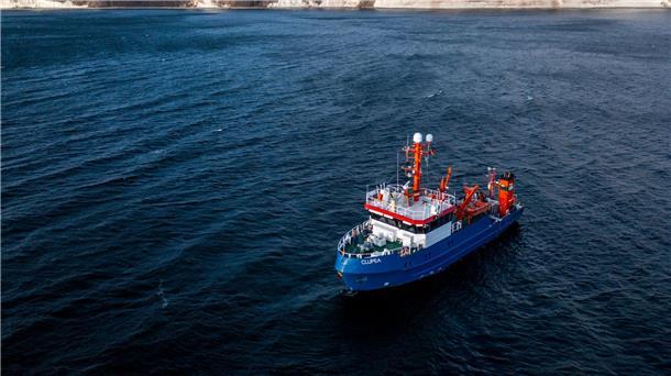 Forscher schauen Heringsgebiet vor LNG-Standort genauer an Das Fischereiforschungsschiffs Clupea ist auf der Ostsee vor der Insel Rügen unterwegs (Aufnahme mit Drohne).