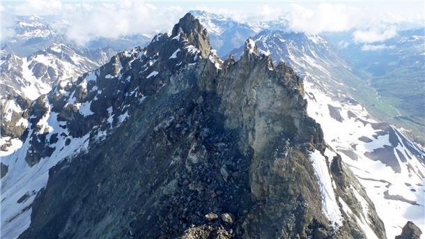 Nach Bergsturz: Eine Million Kubikmeter Fels abgebrochen Das Fluchthorn in Tirol - ein Berg schrumpft.