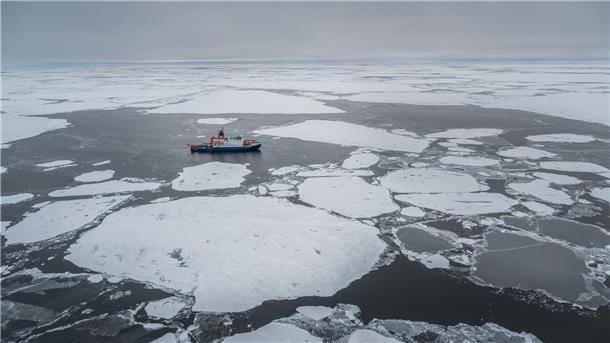 Forschungsschiff "Polarstern" am Nordpol