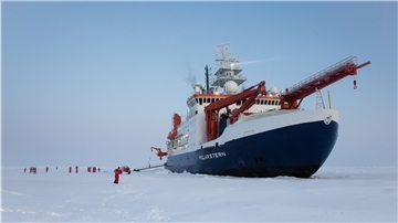 Das Forschungsschiff „Polarstern“ ist das wichtigste Werkzeug der deutschen Polarforschung. Seit Herbst 2019 driftet es durch das Nordpolarmeer.