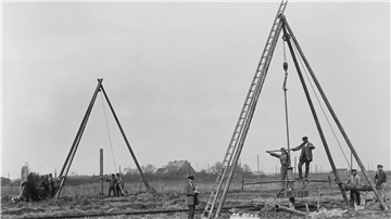 Arbeiter beim Bau der Nordschleuse (1928)