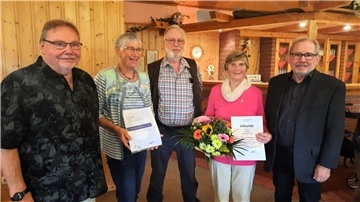 Das Foto zeigt von links nach rechts: Jürgen Jäger, Uta Mix, Jörg Pulvermacher, Sigrid Köthe und den Vereinsvorsitzenden Detlef Neumann.