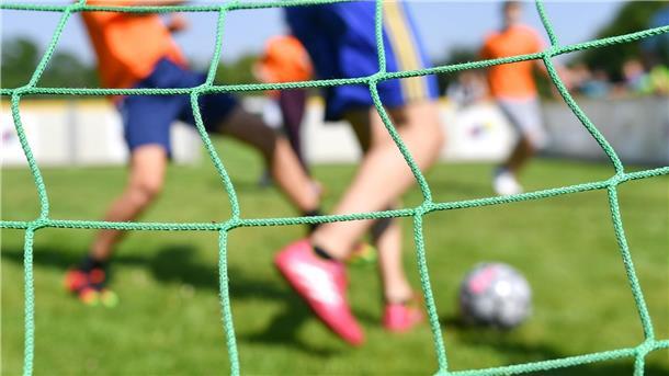 Kinder nach Corona weniger fit Das Fußball-Training im Verein ist während Corona oft ausgefallen.