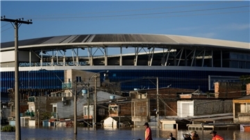 Das Fußballstadion in Porto Alegre ist durch die schweren Regenfälle überflutet worden.