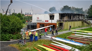 Das Gebäude des Bremerhavener Rudervereins ist durch einen Brand stark beschädigt worden.