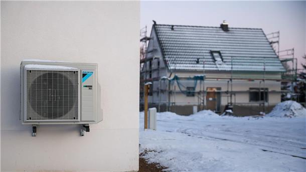 Neues Heizungsgesetz tritt in Kraft - was das bedeutet Das Gebäudeenergiegesetz sieht vor, dass von 2024 an jede neu eingebaute Heizung zu 65 Prozent mit Erneuerbaren Energien betrieben werden muss.