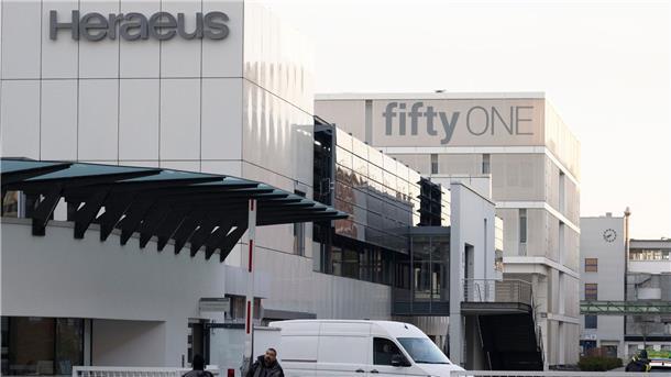 Nach Fund von Weltkriegsbombe Evakuierung in Hanau  Das Gelände der Firma Heraeus in Hanau,  auf dem die Bombe gefunden worden war.