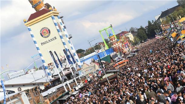 Wiesn viel zu voll - Kritik am Sicherheitskonzept Das Gelände wurde vorübergehend wegen Überfüllung geschlossen.