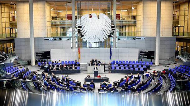Bundestag beschließt besseren Schutz für Hinweisgeber Das Gesetz wurde im Bundestag mit den Stimmen der Ampel-Fraktionen SPD, Grüne und FDP verabschiedet.