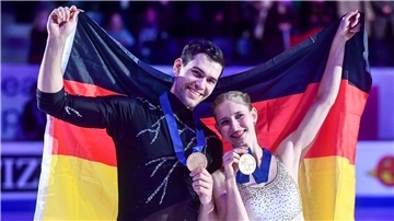 Das Gold von Minerva Hase (r) und Nikita Wolodin im Paarlaufen war bei der Eiskunstlauf-EM in Tallinn der Lichtblick.