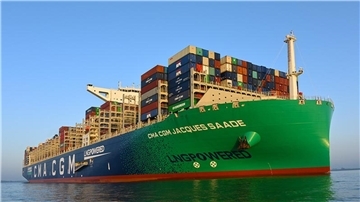 Das größte Containerschiff der Welt: die „CMA CGM Jaques Saade“.