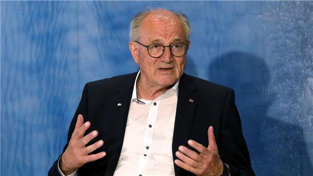 „Das Grundgesetz ist mehr als nur eine Ansammlung von Paragrafen“: Heinz Hilgers