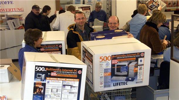 Aldi-PC kommt ins Haus der Geschichte Das gute Preis-Leistungs-Verhältnis der Aldi-PCs lockte viele Kunden an. (Archivbild)