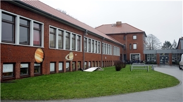 Das Gymnasium Wesermünde in Langen.