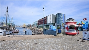 Das Hafenbecken im Schaufenster Fischereihafen. Den Liegeplatz reserviert die FBG extra für eine Hafenrundfahrt.