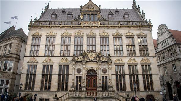 Schwierige Bedingungen für Bremer Unternehmen Das Haus Schütting am Marktplatz. Die Handelskammer hat dort ihren Sitz.