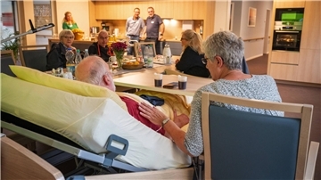 Das Herz in der Mitte der Bremerhavener Hospiz-Bungalows ist die große offene Wohnküche, der Treffpunkt für die Patienten, Pflegende, Angehörige. 