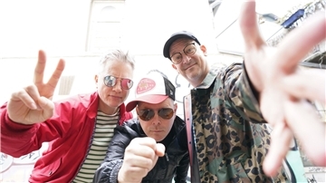 Das Hip-Hop-Trio Fettes Brot gibt auf der Hamburger Trabrennbahn Bahrenfeld zwei Abschiedskonzerte.