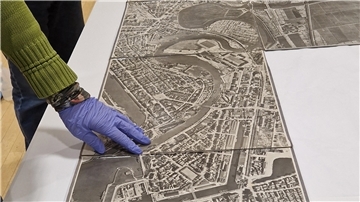 Das Historische Museum Bremerhaven hat Fotos geschenkt bekommen, die nun zu einer Collage zusammengesetzt wurden.