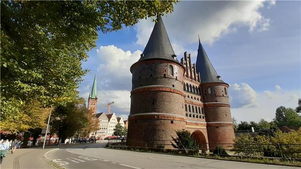 Das Holstentor in Lübeck. Die Hansestadt war Ziel eines SoVD-Ausflugs.