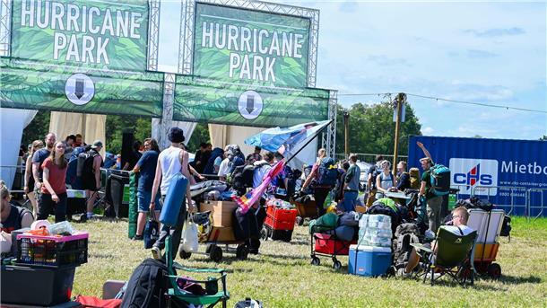 Das Hurricane 2024 startet! Das sind die schönsten Bilder vom Anreisetag Das Hurricane 2024 ist gestartet! Tausende Fans strömen am Donnerstag aufs Gelände.