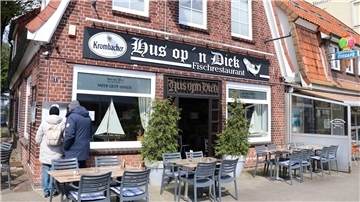 Das „Hus op‘n Diek“ wird seit 1989 von der Familie Vogel betrieben und gilt als eines der ältesten Fischrestaurants von Cuxhaven. Doch jetzt steckt das Traditionshaus am Deich in der Krise. 