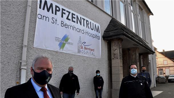 Das Impfzentrum an der Braker Kirchenstraße ist fertig eingerichtet. Ab Freitag, 8. Januar, soll auch dort geimpft werden.