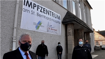 Das Impfzentrum an der Braker Kirchenstraße ist fertig eingerichtet. Ab Freitag, 8. Januar, soll auch dort geimpft werden.