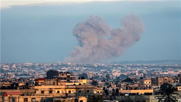 Angst vor Eskalation: Der Hisbollah-Chef warnt Israel Das israelische Militär fliegt weiter Luftangriffe auf den Gaza-Streifen.