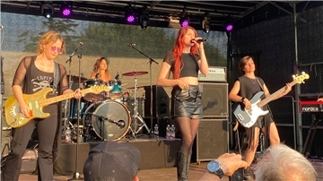 Das italienische Frauen-Quintett „Strange Kind Of Women“ begeisterte das Publikum mit Coversongs der Kultband Deep Purple.