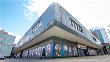 Das Karstadt-Gebäude wird aktuell abgerissen. Doch die Pläne für das Grundstück sorgen für reichlich Kritik.