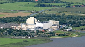 Das Kernkraftwerk Unterweser, hier ein Archivbild, wird zurückgebaut. Von dem ursprünglich gut 70 Hektar großen Areal wurden inzwischen Flächen an die BGZ und an Tennet abgegeben. Die Diskussion, was mit Gelände und Gebäuden an dem Rückbau passiert, kommt jetzt ins Rollen.