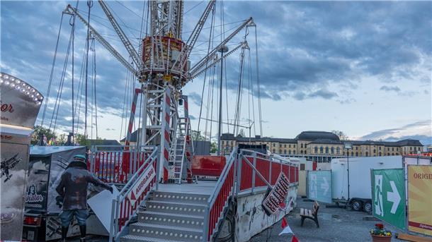 Das Kettenkarussell dreht sich bei voller Fahrt auf eine Höhe von 30 Metern.