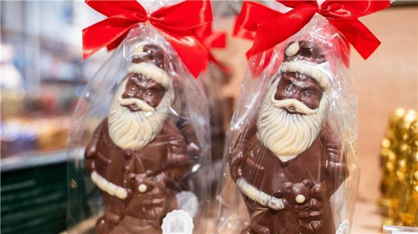 Weihnachten wird orientalisch: Dubai-Schokolade statt Schnee Das klassische Schokoweihnachtsmann darf im Sortiment nicht fehlen.