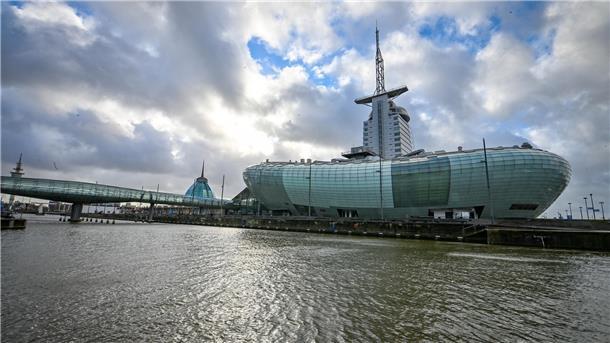 Das Klimahaus und die Havenwelten am Alten Hafen in Bremerhaven.