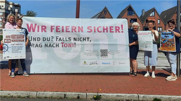 Ilona Tetzlaff, Svenja Fahse (beide NMT), Karin Windheim-Czichon (Stadt Nordenham), Maren Ozanna (Landkreis) und Christiane Hagen (Leiterin Roonkarker Mart).