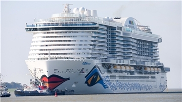 Das Kreuzfahrtschiff "AIDAnova" ist 2018 auf der Ems überführt worden. Es ist mit 337 Meter Länge das größte Kreuzfahrtschiff von Aida Cruises.