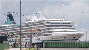 Das Kreuzfahrtschiff „Artania“ soll Freitag vom Kreuzfahrtterminal in Richtung Emden ablegen. Bis Mitte Oktober wurden die Reisen abgesagt.