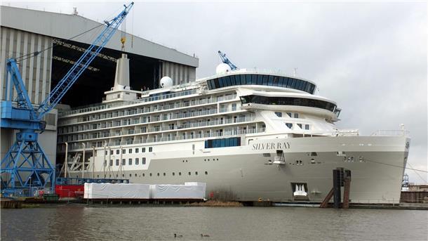 Luxuskreuzfahrtschiff „Silver Ray“ bei Meyer Werft ausgedockt Das Kreuzfahrtschiff „Silver Ray“ beim Ausdocken in Papenburg.