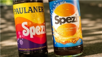 Das Kultgetränk „Spezi“ - einmal von der Großbrauerei Paulaner und einmal von der Augsburger Riegele Brauerei. Wem gehört der begehrte Name?