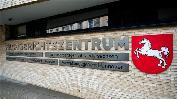 Das Landesarbeitsgericht gibt erneut einem VW-Betriebsrat recht, der sich gegen die Kürzung seines Gehalts wehrte. (Archivfoto)