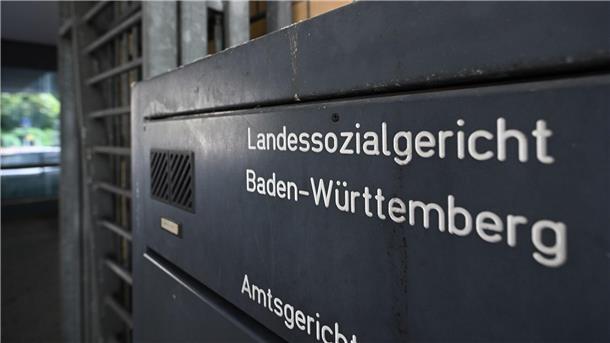 Jobcenter zahlt nicht für Hunde Das Landessozialgericht Baden-Württemberg hat festgestellt, dass ein Jobcenter die Kosten für die Haltung eines Hundes nicht übernehmen muss.