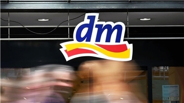 Das Landgericht Karlsruhe hatte entschieden, dass dm seine eigenen Produkte nicht mehr mit „klimaneutral“ und „umweltneutral“ bewerben darf.