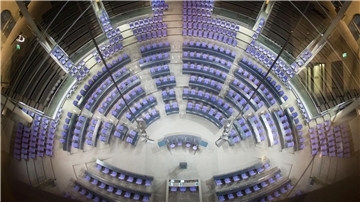 Das leere Plenum des Deutschen Bundestags. Künftig sollen hier nur noch 630 Sitze stehen.