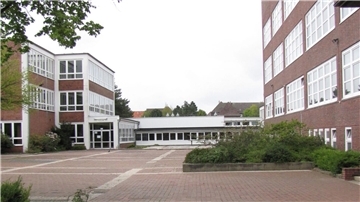 Das Lichtenberg-Gymnasium: Hier wurde in der Nacht zum Freitag eingebrochen.