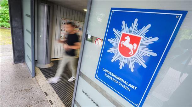 Zeugen wollen RAF-Räuber Garweg in Hamburg gesehen haben Das LKA Niedersachsen ist den Ex-RAF-Terroristen auf der Spur. (Symbolbild)