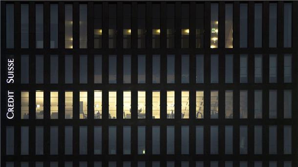Das Logo an einem Gebäude der Credit Suisse Bank in Zürich-Oerlikon. Angesichts eines Kurseinbruchs und starker Verunsicherung um die Crédit Suisse will die Schweizer Nationalbank (SNB) dem Finanzinstitut bei Bedarf Liquidität zur Verfügung stellen.